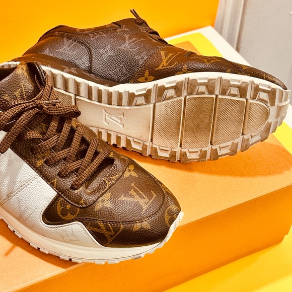 Louis Vuitton Runaway Monogram Brown Black and White - Picture 10 of 15